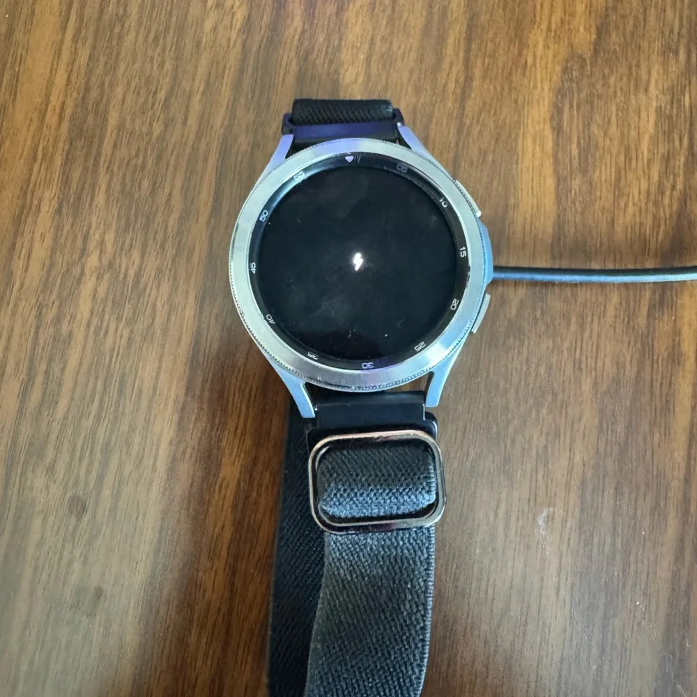 Samsung Galaxy 4 Smartwatch with Black Strap